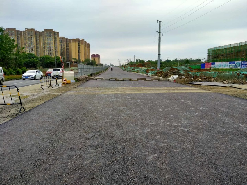 水泥路街道重塑项目，提升城市风貌与居民生活品质